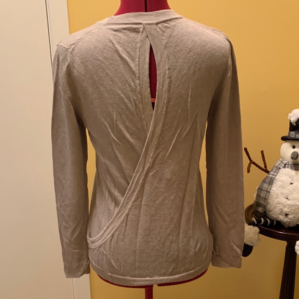 100% Capri St. Tropez Button-Up Knit Cardigan with Wrap Keyhole Back - Picture 7 of 11